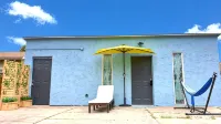Large Private Oasis with Yard Space, Minutes to Downtown - Homestays
