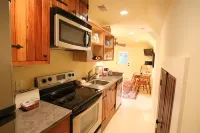 Boundary Street Getaway in Old Town Bluffton!