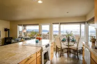 Fantastic Bellingham Bay View Condo just steps to Fairhaven Village & Boardwalk! - Boutique