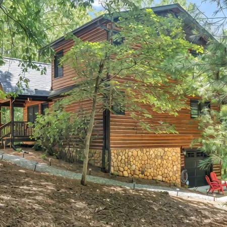 Mineral Bluff Cabin-King-Sleeps 7-Fire Pit-Hot Tub-Pets-10 minutes to Blueridge