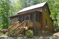 Cozy Pet Friendly Mountain Log Cabin in the Smokies with Deck and fire pit. - Chalets