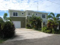 Spacious, attractively decorated 2 BR 1bath gated Apt, 4 Mins to Jobos Beach - Lejligheder