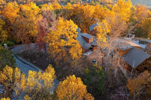 This cabin is a 1 bedroom(s), 2 bathrooms, located in Pigeon Forge, TN. - Hytter