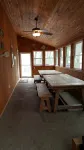 瓦倫保帕克湖畔度假屋，配有私人碼頭，夏季週六至週六預訂 - 陽台
