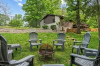 Private Pickleball Court, Sauna, Hot Tub, Heart of Branson, Sleeps 13! - 4-Star