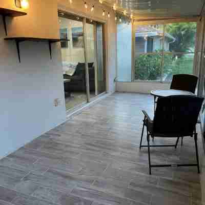 Quiet Downtown Sarasota Condo minutes from Siesta Key. Others