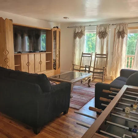 PureHeart House, Spacious, 3Bdr30 MN from Manhattan. NYC