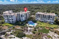 Oceanfront Luxury Retreat/Newly Remodeled/Steps to Sand & Surf - Villas