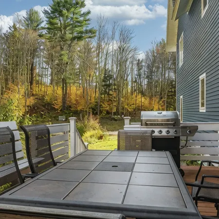 Secluded 5K Sq Ft Retreat: Sauna, Hot Tub & Games