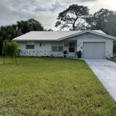 Charming 3-bedroom house with WiFi and AC in Crystal River