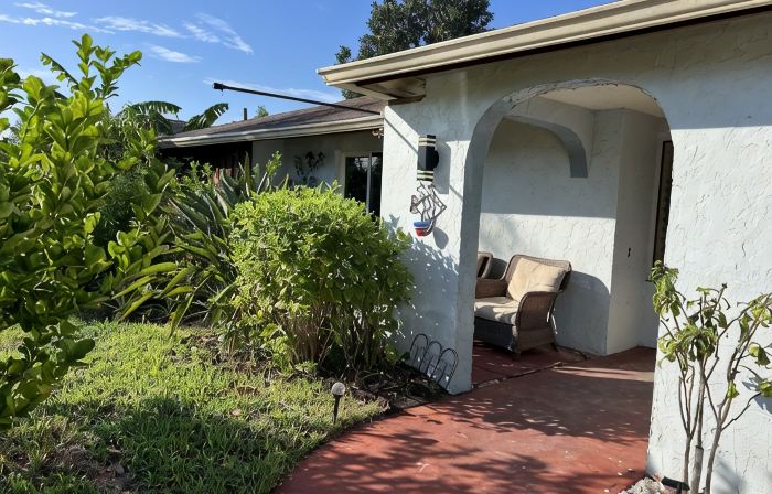 Paradise!Canal-River front heated pool house with Gulf ofMexico access.Remodeled