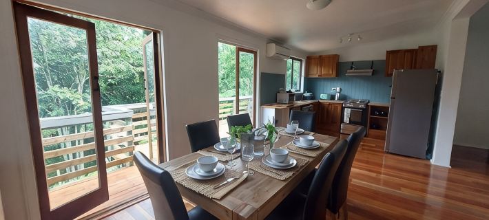Duckbills Cottage has the convenience of town living but with rural nature feel Hotels in Maleny