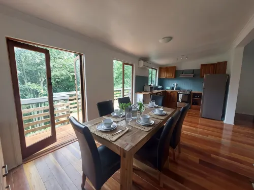 Duckbills Cottage has the convenience of town living but with rural nature feel - 3-نجوم