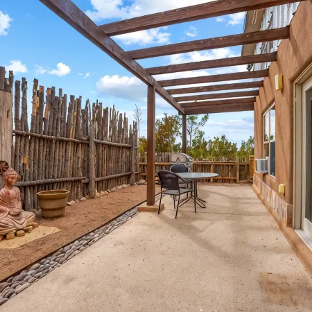 Beautiful Guest House in the Foothills: Fireplace, Hot Tub, Patio, Grill