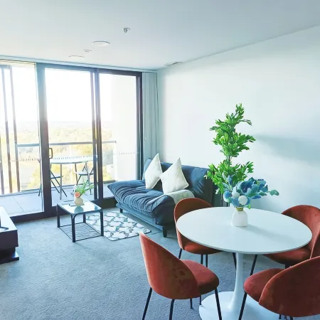 2B2B1C Apartment with Stunning Lake Views