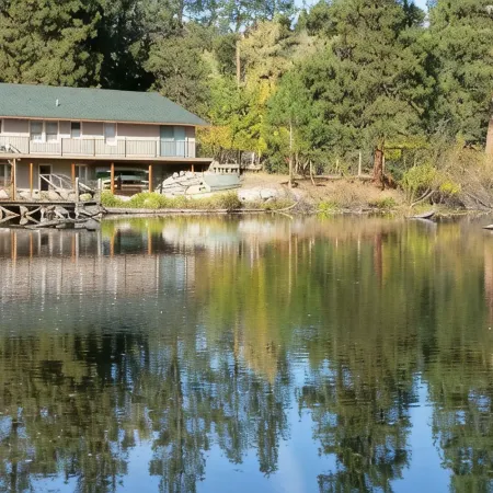 Trout Farm ponds, wildlife corridor on creek and river - a perfect getaway
