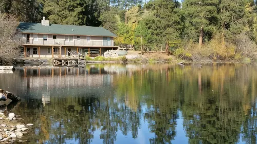 Trout Farm ponds, wildlife corridor on creek and river - a perfect getaway - balcony