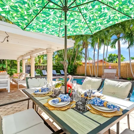NEW 3Bed by the Beach- Game Room - Pool - Outdoor TV