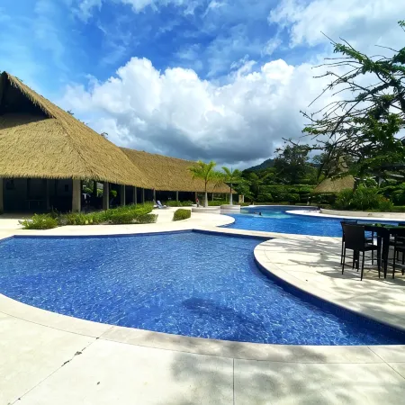 Modern Pura Vida Luxury - One finest homes, private pool. Upscale gated safe