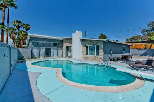4Bd, Charming Mid-Century Home! 1.4mi to Convention Center, Mins to Strip! Pool! - Bungalows
