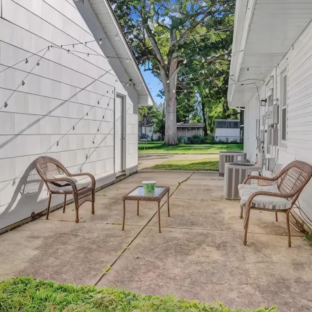 Beautiful 2-bedroom house with AC and fast WiFi in Belleville