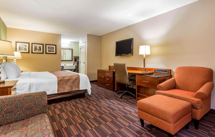 Quality Inn & Suites Near Robins Air Force Base