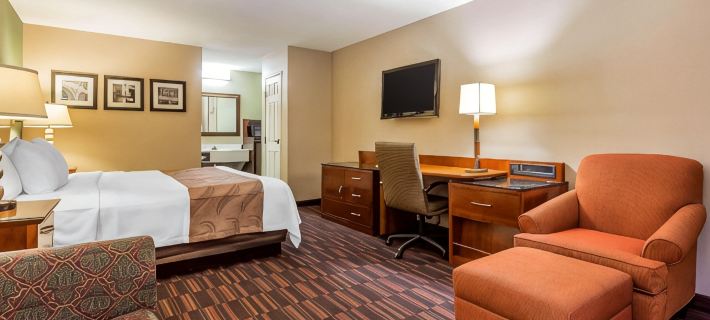 Quality Inn & Suites Near Robins Air Force Base Hotels in Warner Robins