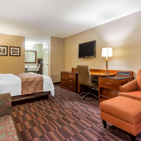 Quality Inn & Suites Near Robins Air Force Base