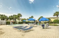 Beach Chair & Umbrella Service, Private Beach, Woof ok, BBQ, Pools, Pickle Ball! - Bungalows