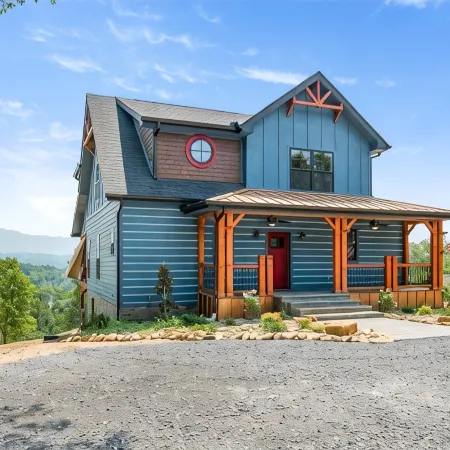 Eagles Nest 5 Bdrm Lake Front Home