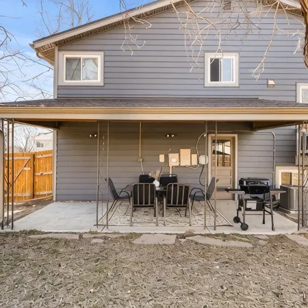 Modern Close to Denver 4bdr Home-Great for groups