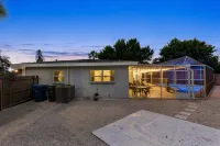 Spacious,Family Friendly 4Br Home, Enclosed Pool, Minutes 2 Beach! - Private Pool