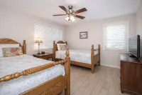 Walk to the Beach & Downtown! Ocean Springs in Perfect Location! Azalea Cottage - Country Houses