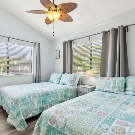 ONE BLOCK from the beach! Weekly and monthly discounts offered.