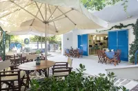 Daphne's Club Hotel Apartments
