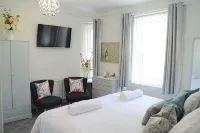 St Edmunds Guest House - parking