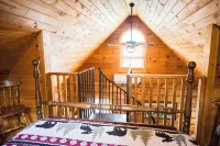 Rumples Retreat at Highland Hideaways - Arcade - Private Drive-in Theater