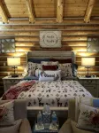 Private Riverfront Hygge Cabin