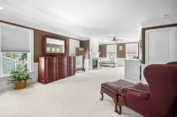 Pool - 7 Bedrooms - Close to beach