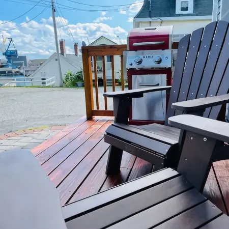 Coastal Cottage - Porch, Grill, Walk to Portsmouth