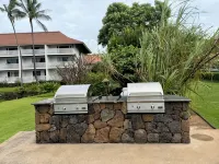 Serenity awaits - located just steps from beautiful Poipu beach with A/C! - piscina