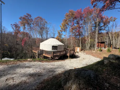 Cozy Yurt in Nantahala - Half mile from Nantahala wedding venue-No Cleaning Fee