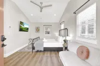 The Grove B Stylish Cottage - Walk to Main