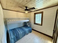 Luxury Muskoka River Log Cabin - Homestays