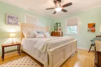 Peaceful Lakeside Retreat, Great for Groups, Dock, Parking, Blackstone, 8 Beds