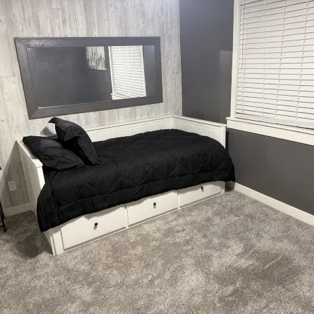 Fun, Cosy, Theater Basement!