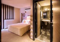 Expo Hotel - balcony