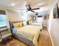 Spacious 3-Home Kanab Family & Business Retreat, Hot Tub • Sauna • Gym •Firepits