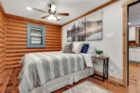 Cabin Sweet Cabin - Modern Log Cabin @ Beaver Lake W/Hot Tub