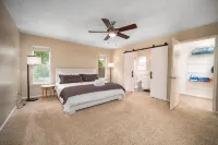 Private Heated Pool • Arcades • Sleeps 10 • Quiet Jacksonville Retreat